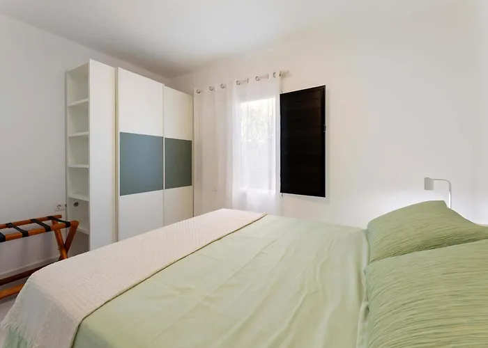 Apartament Tabaybas 7 Beachfront Pool Sea Views By Bayside Puerto del Carmen (Lanzarote)