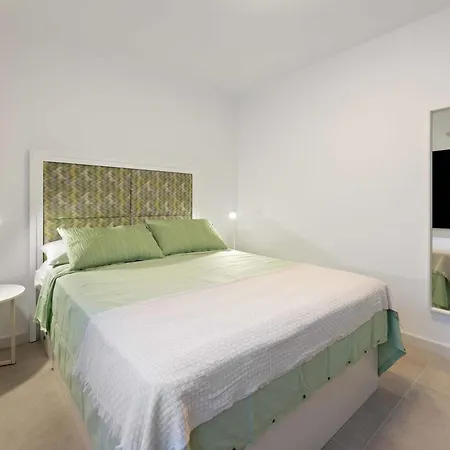 Tabaybas 7 Beachfront Pool Sea Views By Bayside