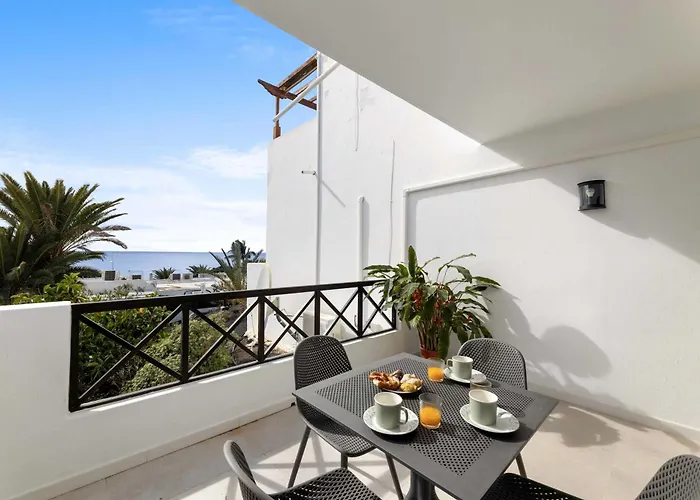 Tabaybas 7 Beachfront Pool Sea Views By Bayside Appartement Puerto del Carmen (Lanzarote)